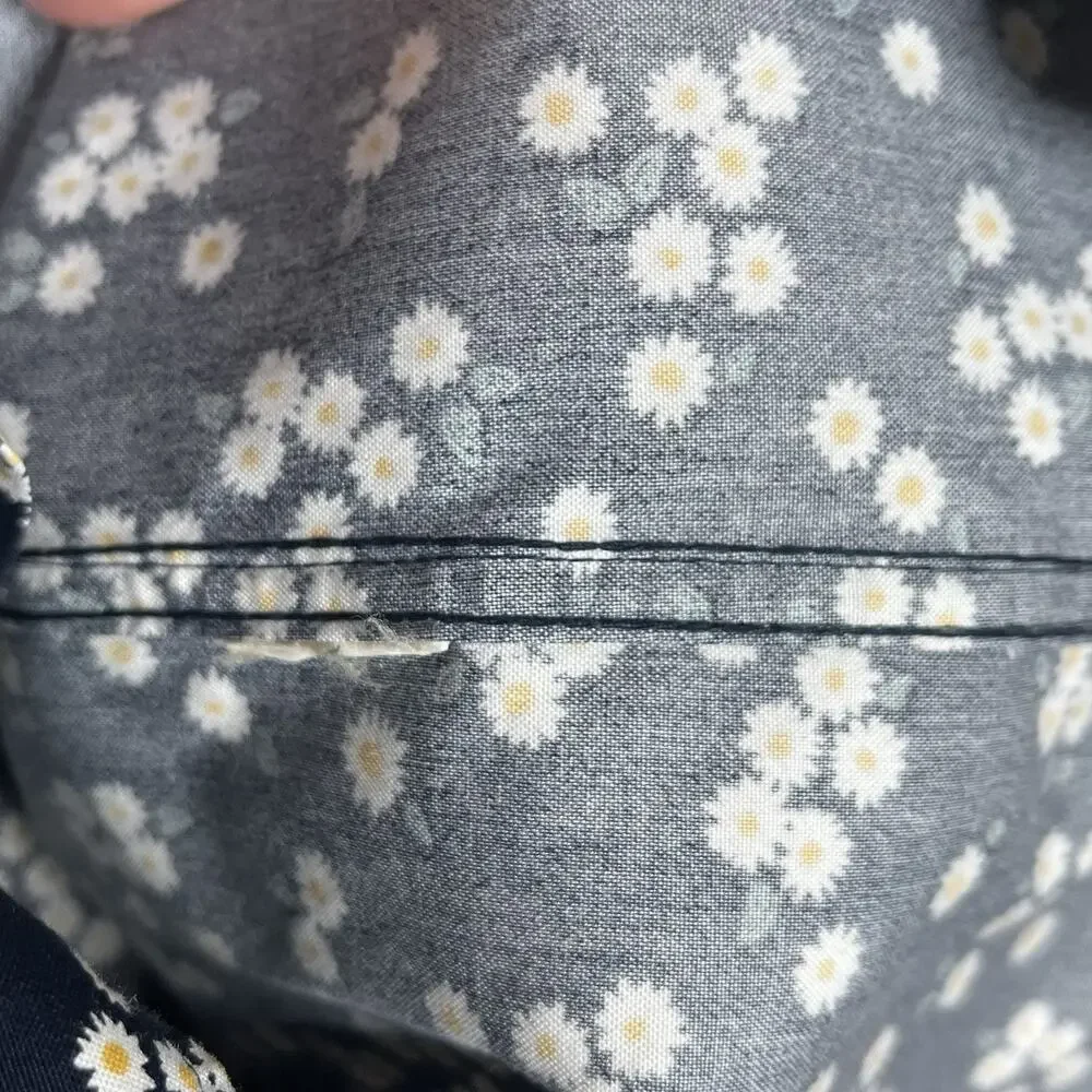 LL Bean Daisy Floral Print Button Up Shirt Black Womens Small Preppy Cottage - Picture 6 of 8